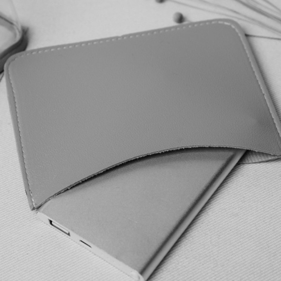 CLEAR CROSSBODY BAG WITH PINK TRIM & A TOP HANDLE - Picture 10 of 11